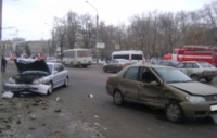 В центре Воронежа столкнулись две иномарки В центре Воронежа столкнулись две иномарки