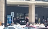 В Воронеже пенсионер на «Лексусе» протаранил двери Центрального рынка