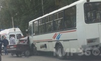 В Воронеже маршрутка смяла «Жигули»