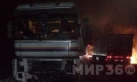 Под Воронежем после столкновения четырех машин одна сгорела