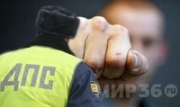 За хук инспектору ГИБДД и порчу форменной одежды обвиняемый получил два года колонии строгого режима
