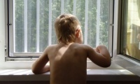 В Воронеже четырехлетний малыш выпал из окна